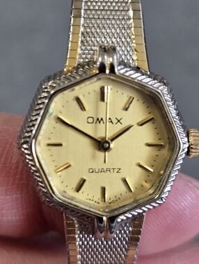 Vintage Omax Ladies Quartz Watch Geometric Shaped Bezel Womens Dainty Stainless